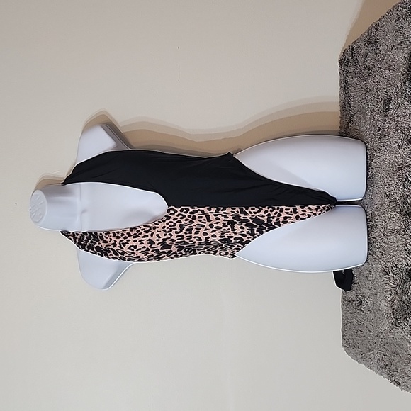 Cheetah and black sexy plunge line one piece swimsuit new - Picture 1 of 4